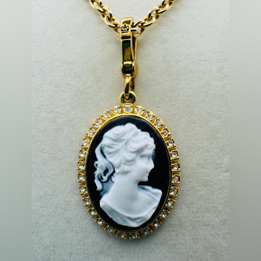 Juicy Couture Her Majesty Cameo Charm Pendant and Necklace